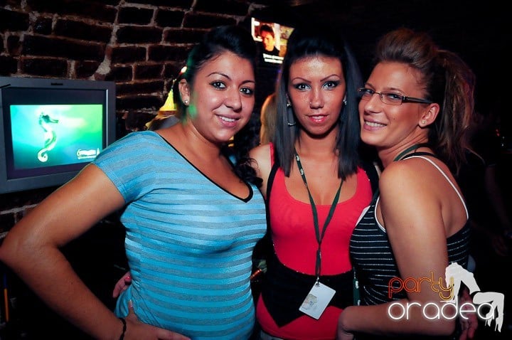 Petrecerea continuă şi în timpul şcolii, 