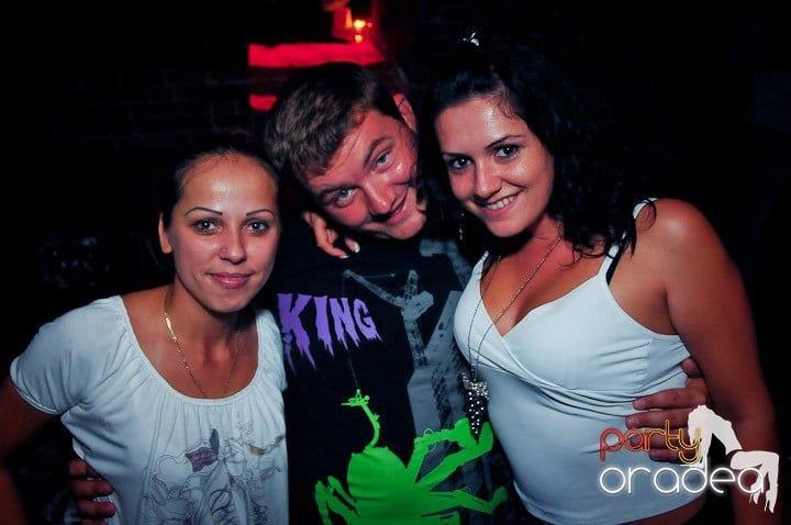 Petrecerea continuă şi în timpul şcolii, 