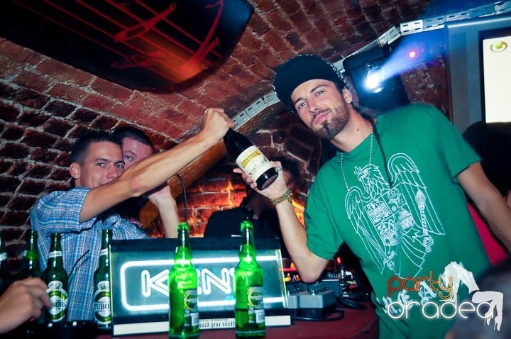 Petrecerea continuă şi în timpul şcolii, 