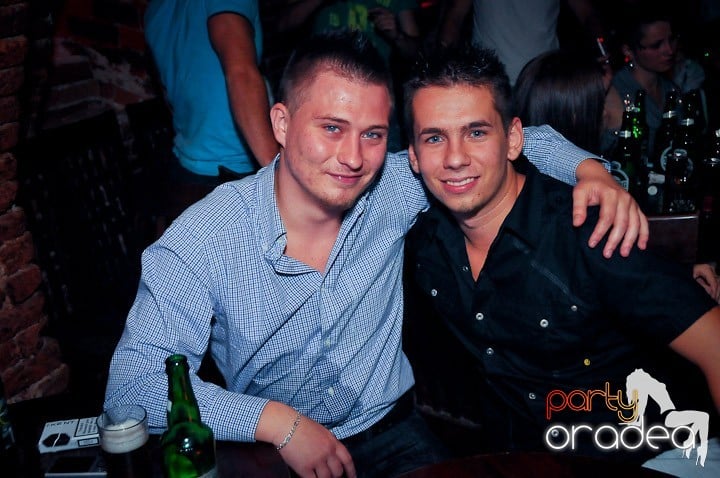 Petrecerea continuă şi în timpul şcolii, 