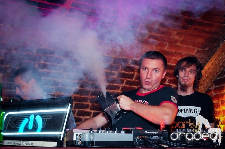 Petrecerea continuă şi în timpul şcolii, 