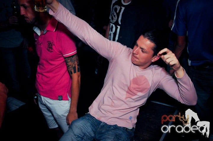 Petrecerea continuă şi în timpul şcolii, 