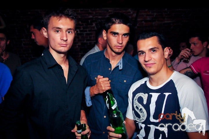 Petrecerea continuă şi în timpul şcolii, 