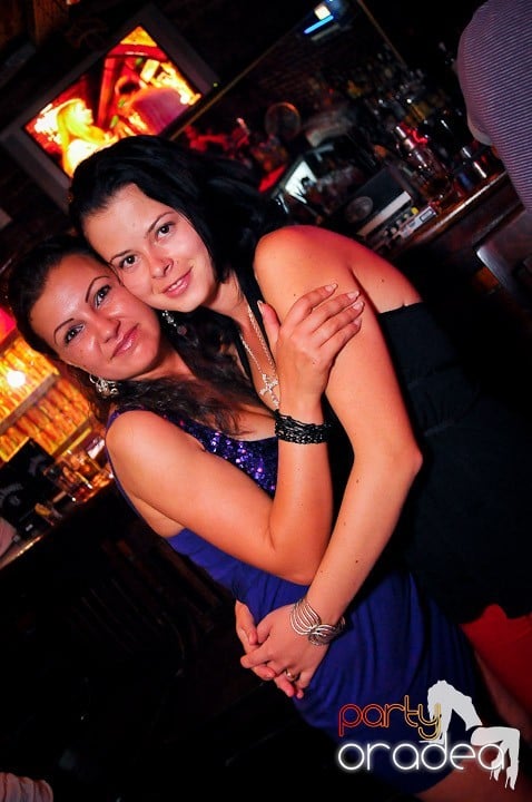 Petrecerea continuă şi în timpul şcolii, 