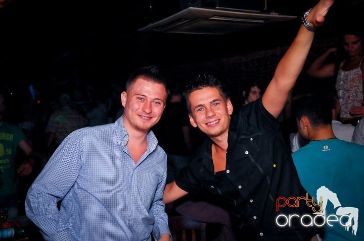 Petrecerea continuă şi în timpul şcolii, 