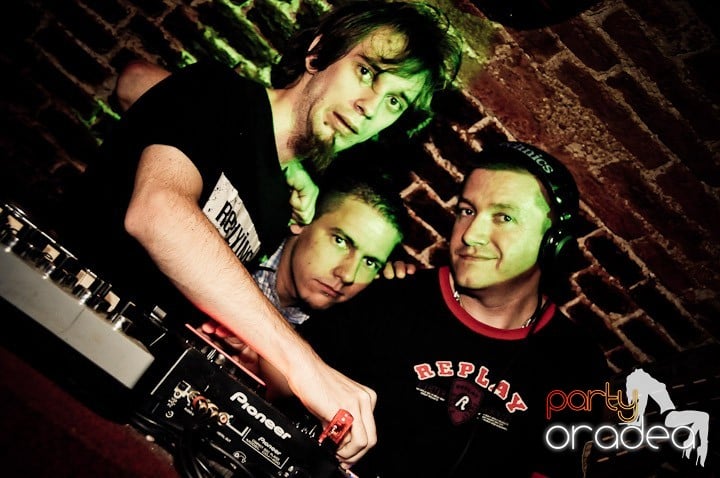 Petrecerea continuă şi în timpul şcolii, 