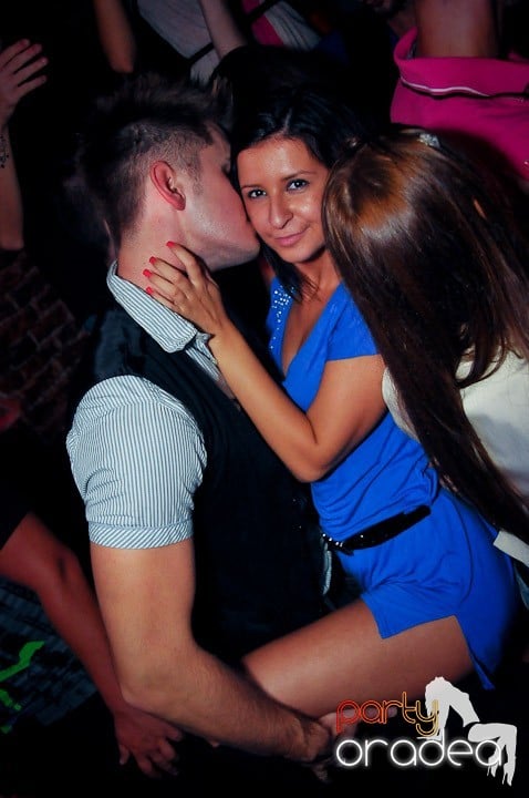 Petrecerea continuă şi în timpul şcolii, 