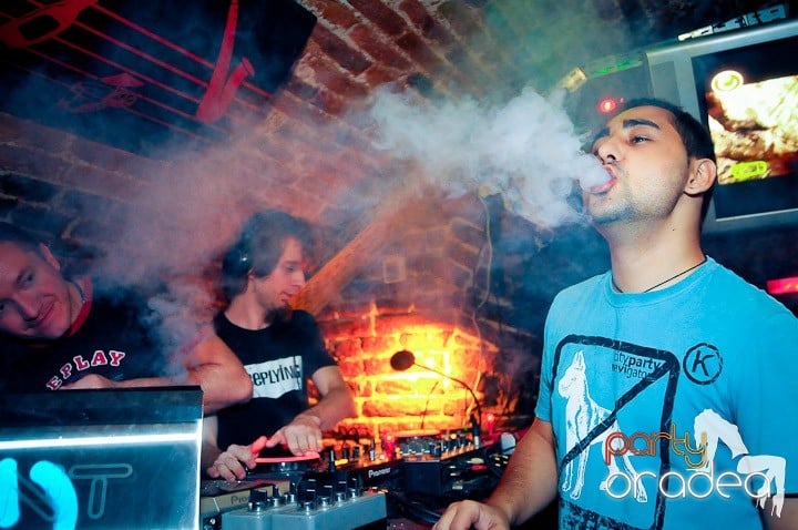 Petrecerea continuă şi în timpul şcolii, 