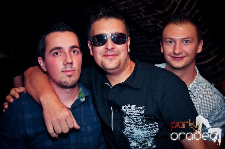 Petrecerea continuă şi în timpul şcolii, 