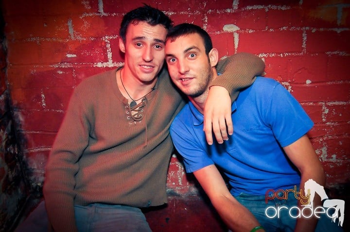 Petrecerea continuă şi în timpul şcolii, 