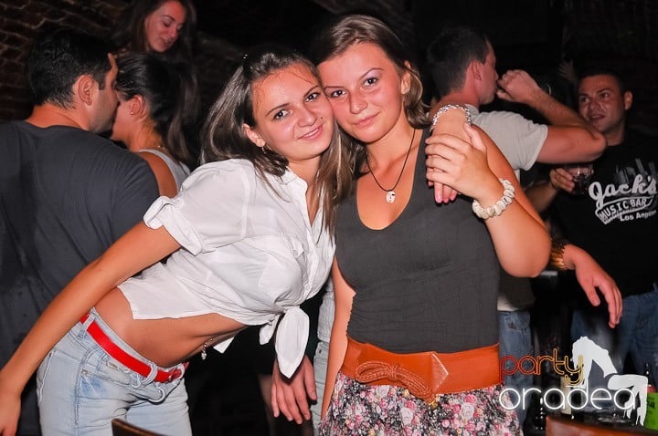 Petrecerea de joi seara din Escape, 