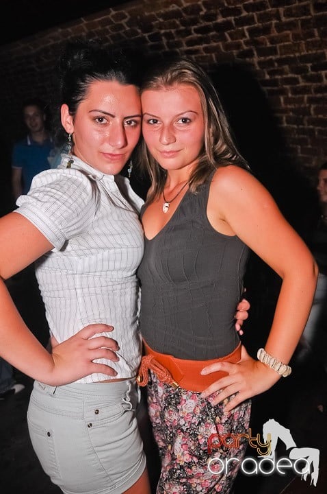 Petrecerea de joi seara din Escape, 