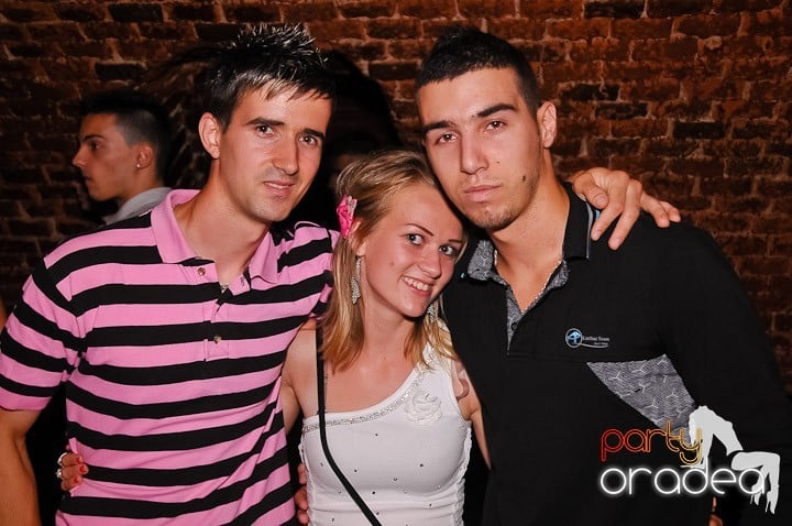 Petrecerea de joi seara din Escape, 