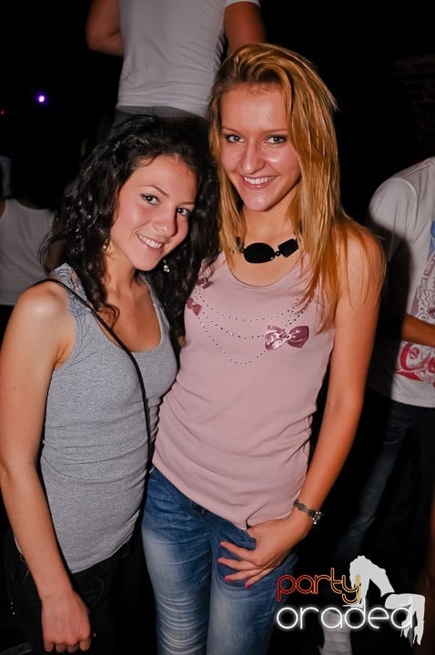 Petrecerea de joi seara din Escape, 