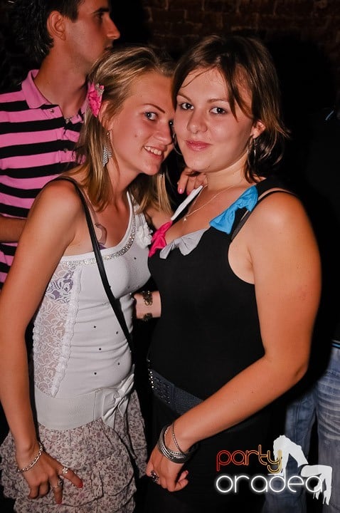 Petrecerea de joi seara din Escape, 