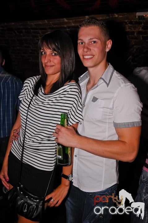 Petrecerea de joi seara din Escape, 