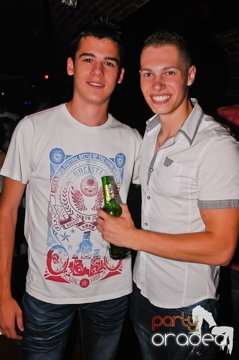 Petrecerea de joi seara din Escape, 