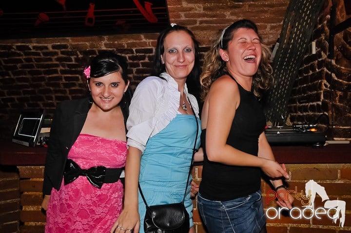 Petrecerea de joi seara din Escape, 