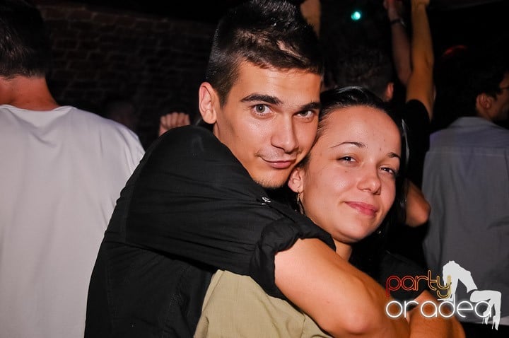 Petrecerea de joi seara din Escape, 