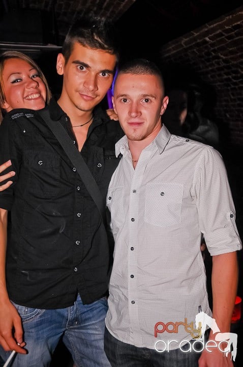 Petrecerea de joi seara din Escape, 