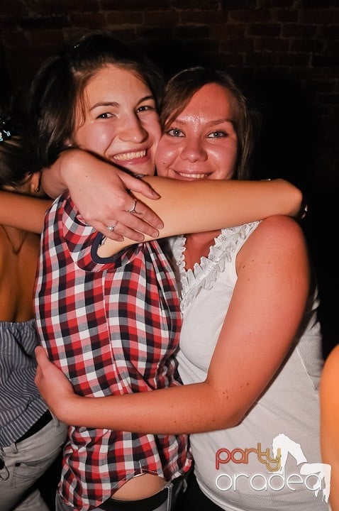 Petrecerea de joi seara din Escape, 