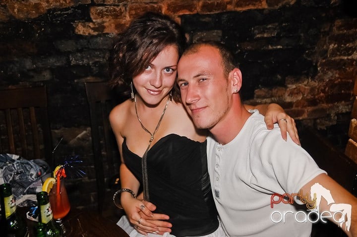 Petrecerea de joi seara din Escape, 