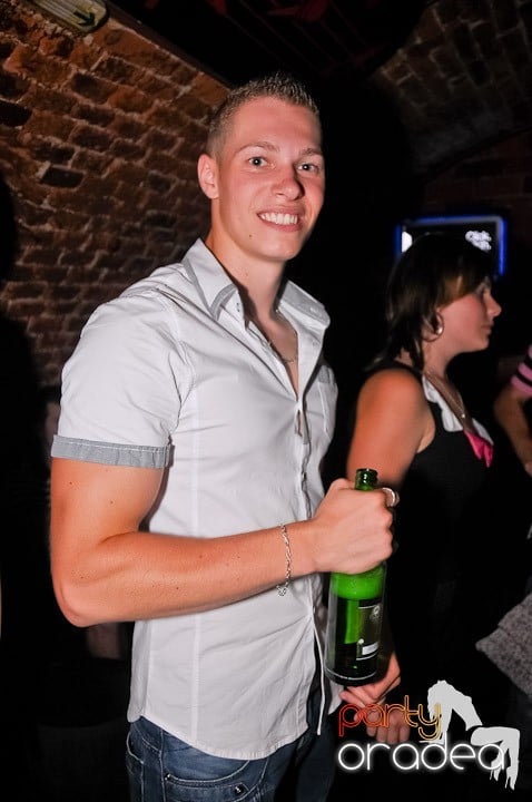 Petrecerea de joi seara din Escape, 