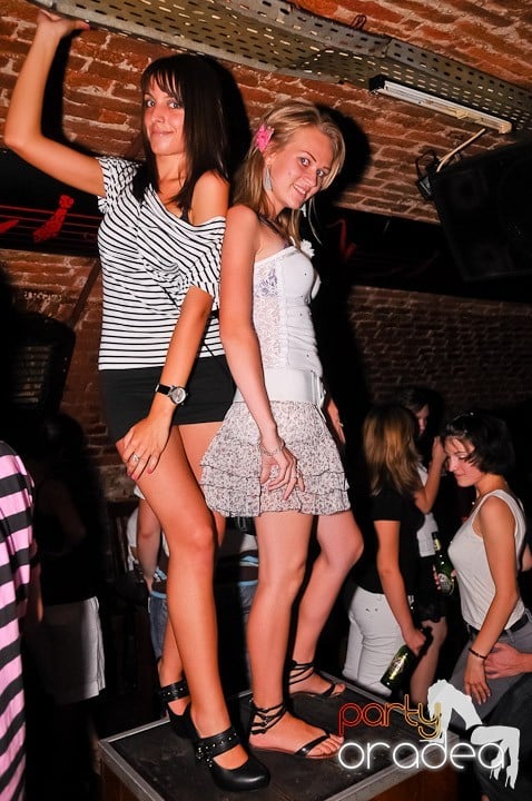 Petrecerea de joi seara din Escape, 