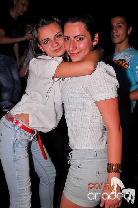 Petrecerea de joi seara din Escape, 