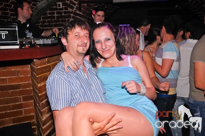 Petrecerea de joi seara din Escape, 