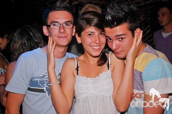 Petrecerea de joi seara din Escape, 