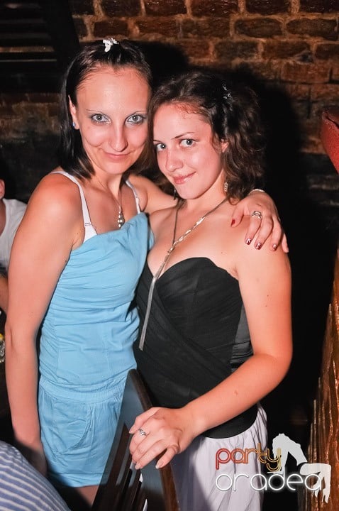 Petrecerea de joi seara din Escape, 