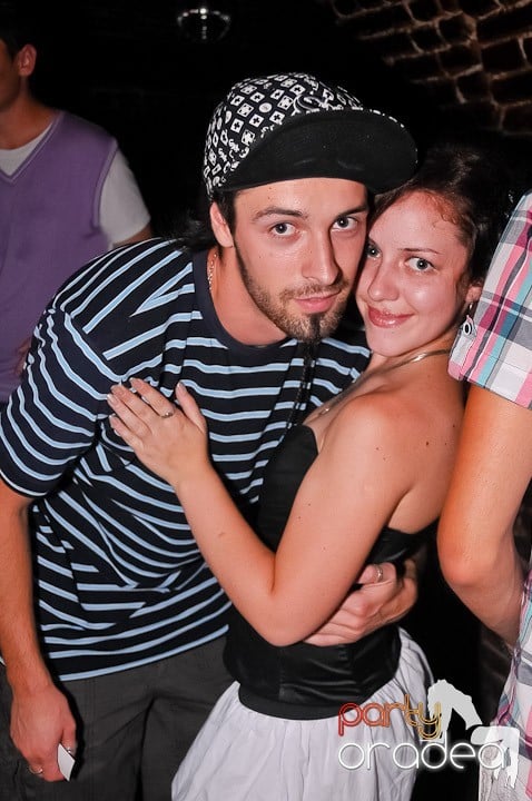 Petrecerea de joi seara din Escape, 