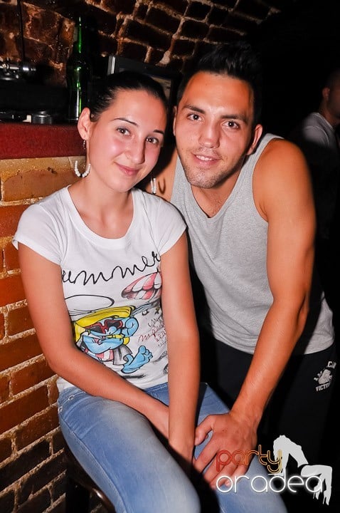 Petrecerea de joi seara din Escape, 