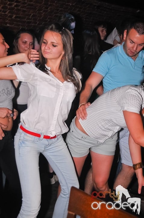 Petrecerea de joi seara din Escape, 