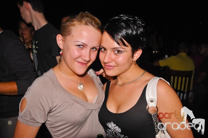 Petrecerea de marţi în Club Escape, 