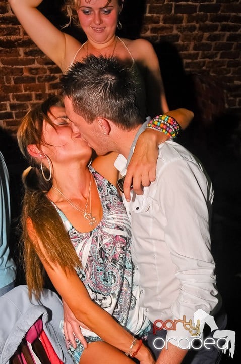 Petrecerea de marţi în Club Escape, 