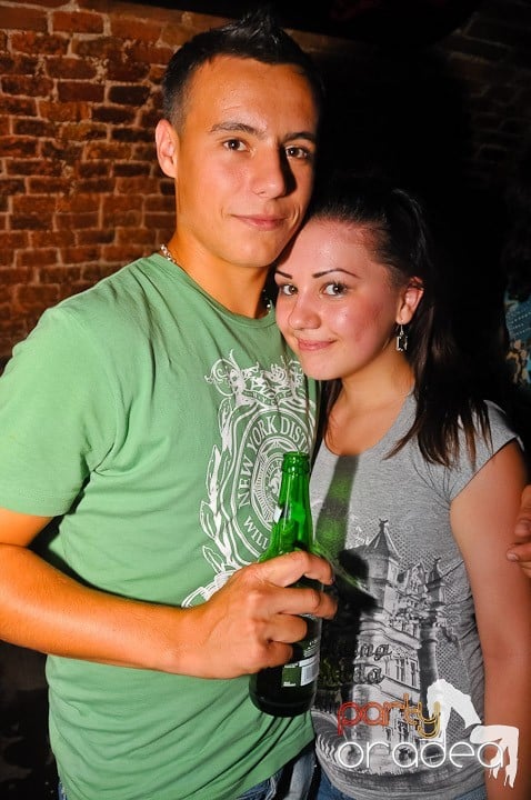 Petrecerea de marţi în Club Escape, 