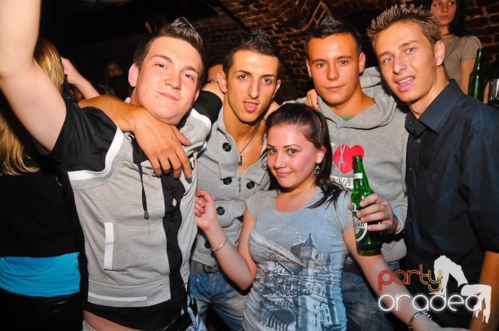 Petrecerea de marţi în Club Escape, 