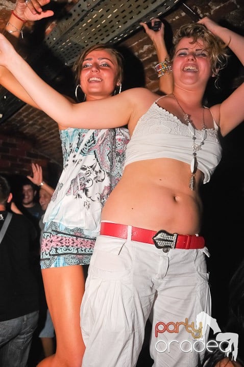 Petrecerea de marţi în Club Escape, 