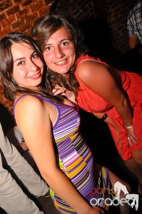 Petrecerea de marţi în Club Escape, 