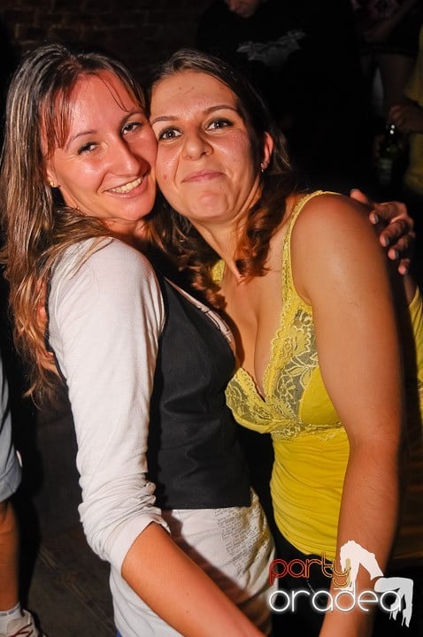 Petrecerea de marţi în Club Escape, 