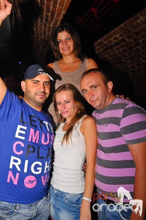 Petrecerea de marţi în Club Escape, 