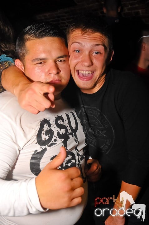 Petrecerea de marţi în Club Escape, 