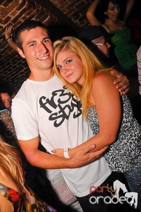 Petrecerea de marţi în Club Escape, 