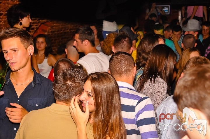 Petrecerea de marţi în Club Escape, 