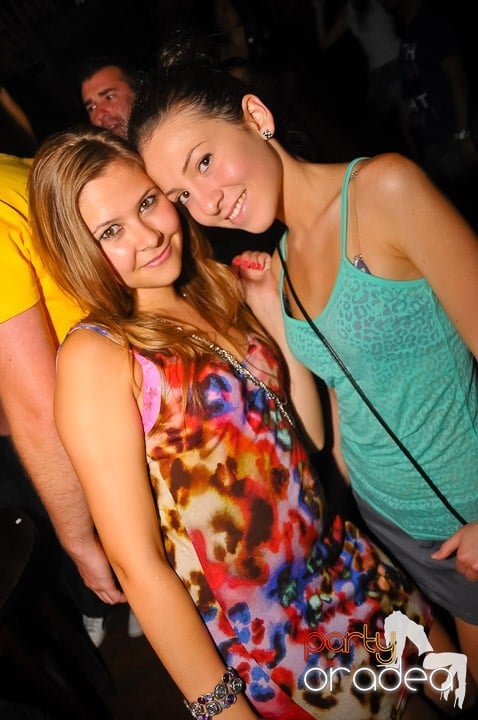 Petrecerea de marţi în Club Escape, 