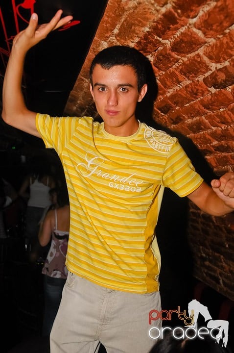 Petrecerea de marţi în Club Escape, 