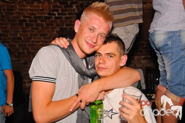 Petrecerea de marţi în Club Escape, 