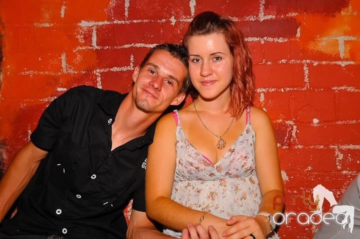 Petrecerea de marţi în Club Escape, 